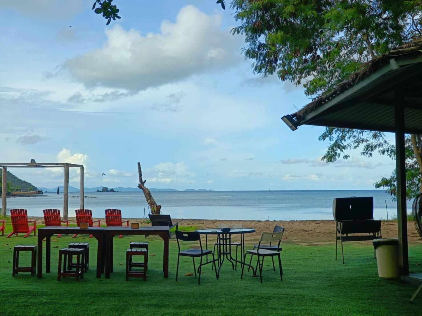 Charcoal Panwa Beach Phuket Ban Tha Khreng Exterior foto